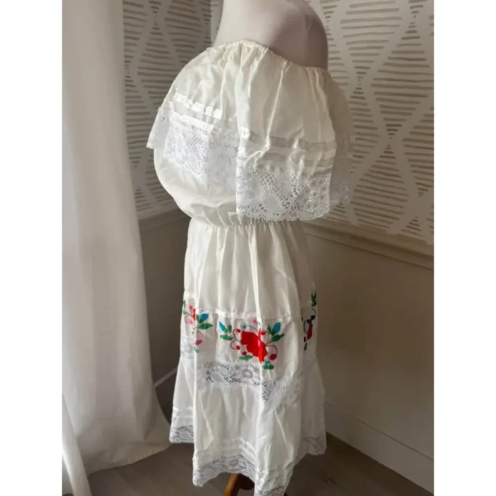 Traditional Women’s Small Peasant Campesina Mexican Fiesta Dress - Picture 2 of 6